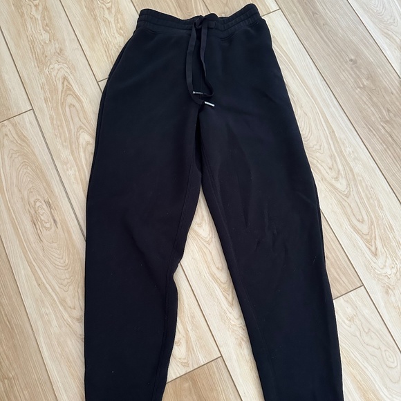 Spanx black cuffed jogger pants - Size xs - Picture 1 of 3